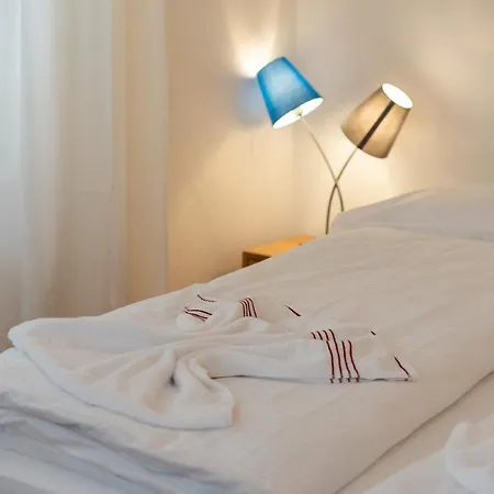 Between Lakes - 54 아파트