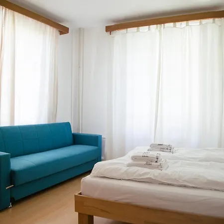 Between Lakes - 54 아파트